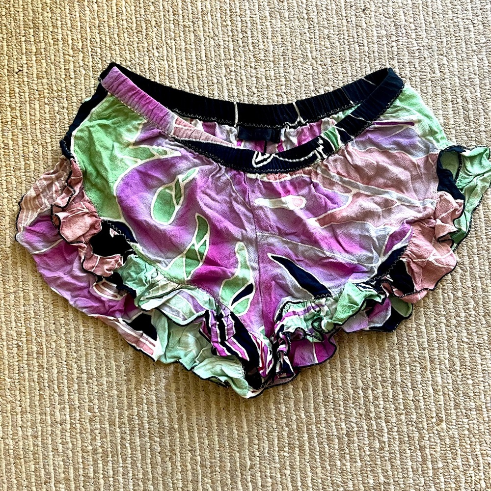 Indah ruffle hem shorts size m